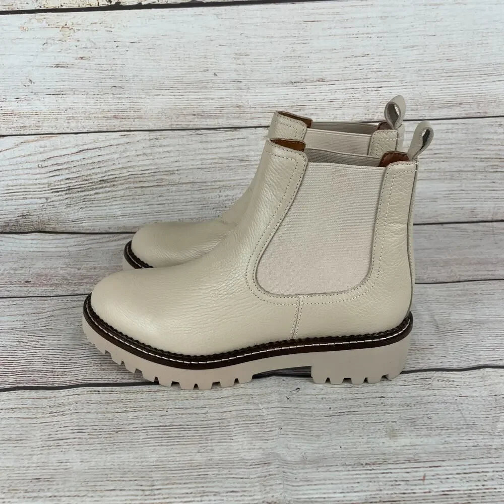 CASLON Miller Womens Sz 7M Chelsea Boots Tan Cream Water Resistant